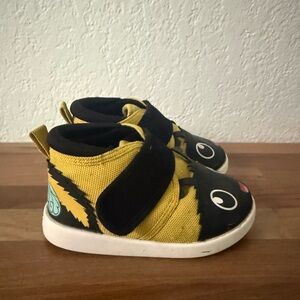 Ikiki Yellow and Black Bee Squeaker Shoes size 7